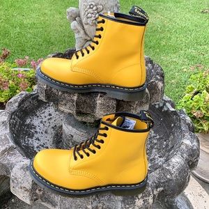 Dr. Martens 1460 smooth leather lace-up YELLOW boots